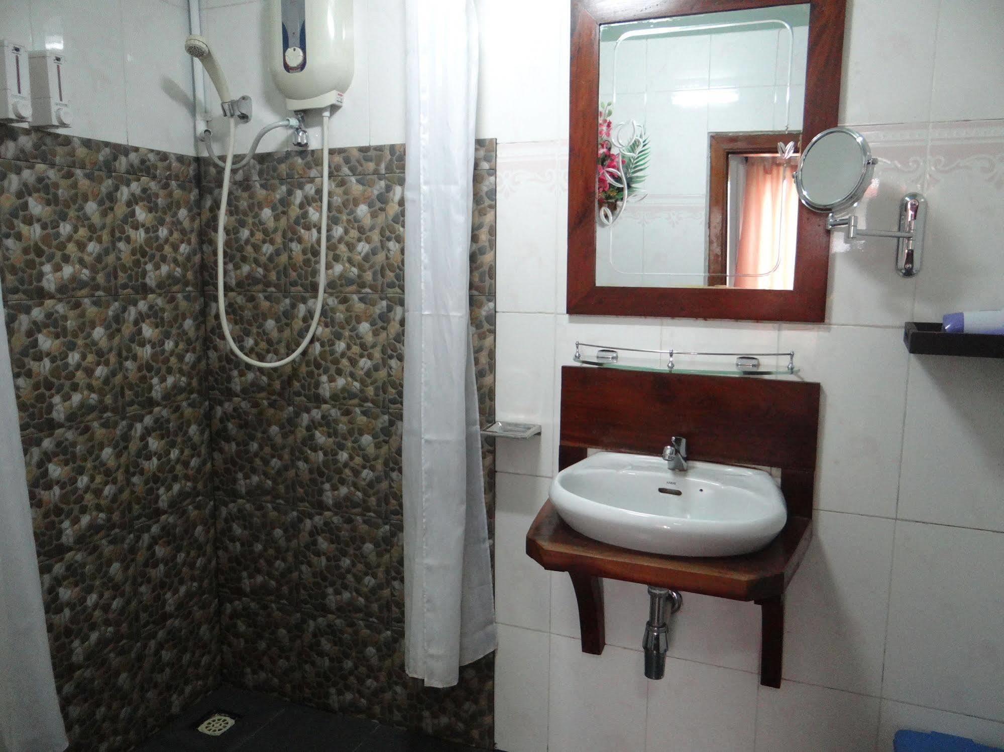 Alibi Guesthouse Phnom Penh Dış mekan fotoğraf