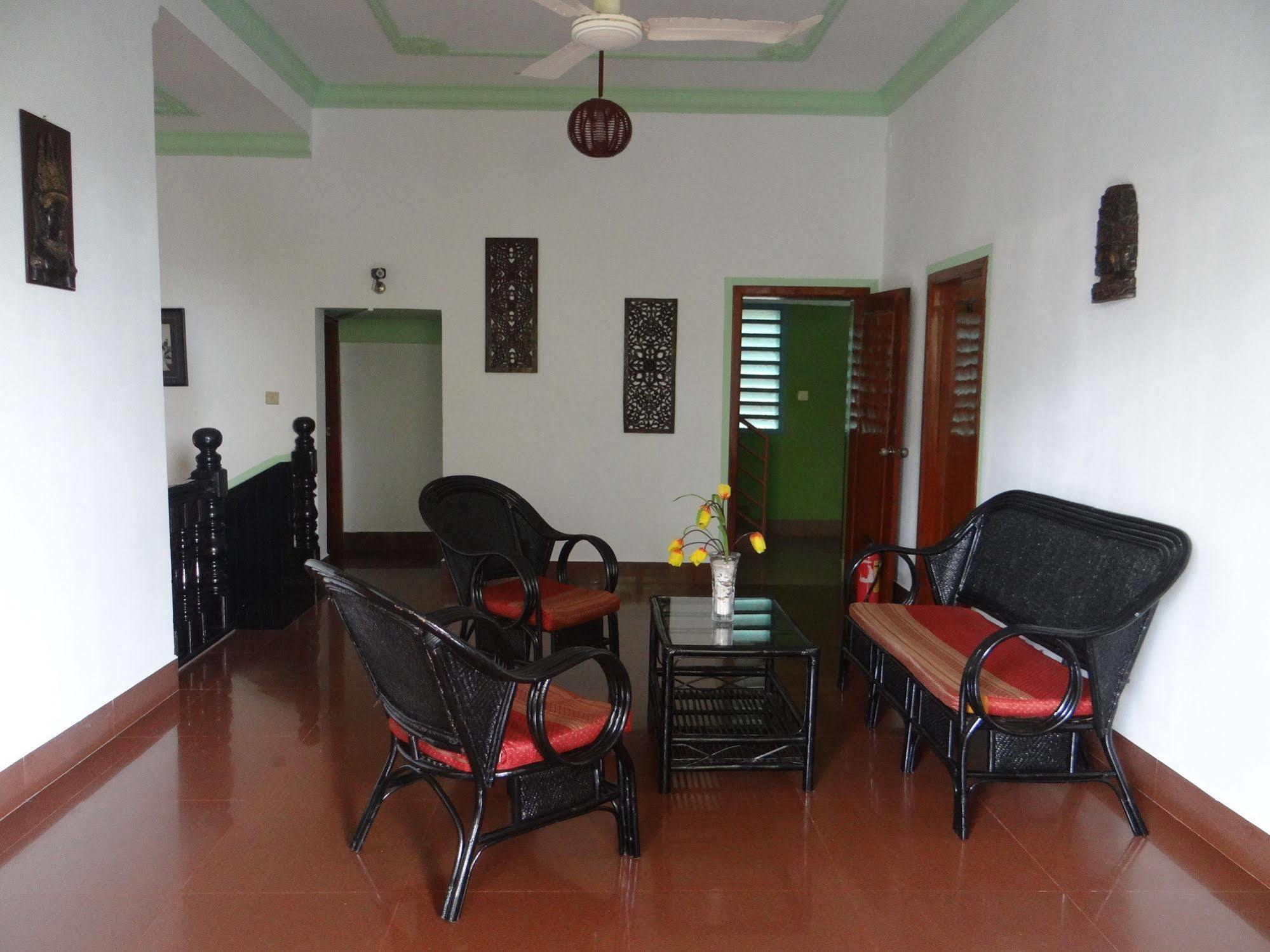 Alibi Guesthouse Phnom Penh Dış mekan fotoğraf